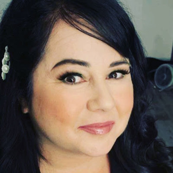 Meet your Posher, Jennifer - Picture 1 of 1